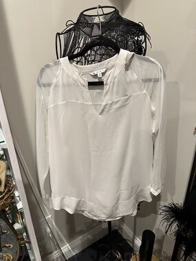 CAbi Cream Women's V-Neck Long Sleeve Blouse - Unbranded